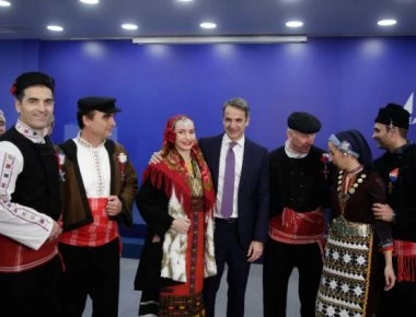 Τα πρωτοχρονιάτικα κάλαντα στον πρόεδρο της ΝΔ Κυριάκο Μητσοτάκη (βίντεο-φωτο)